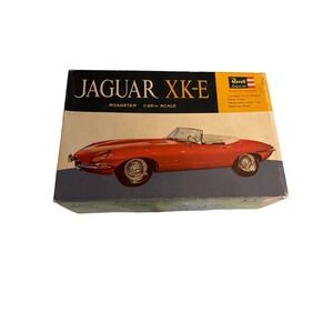 Revell Jaguar XK-E Roadster 1/25th Scale Model Kit Old Stock Unassembled